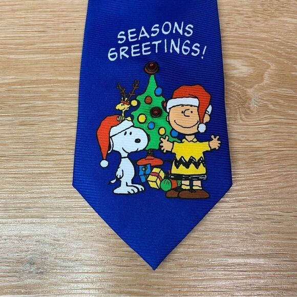 NWOT Peanuts Charlie Brown Snoopy Season Greetings Christmas Neck tie - Picture 3 of 7